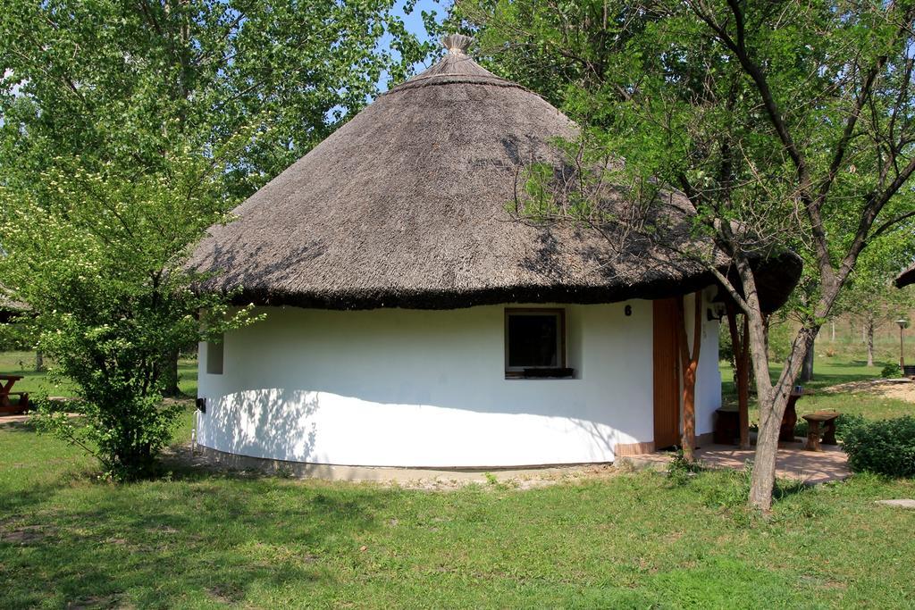 Galopp Major Hotel Gyál Екстериор снимка